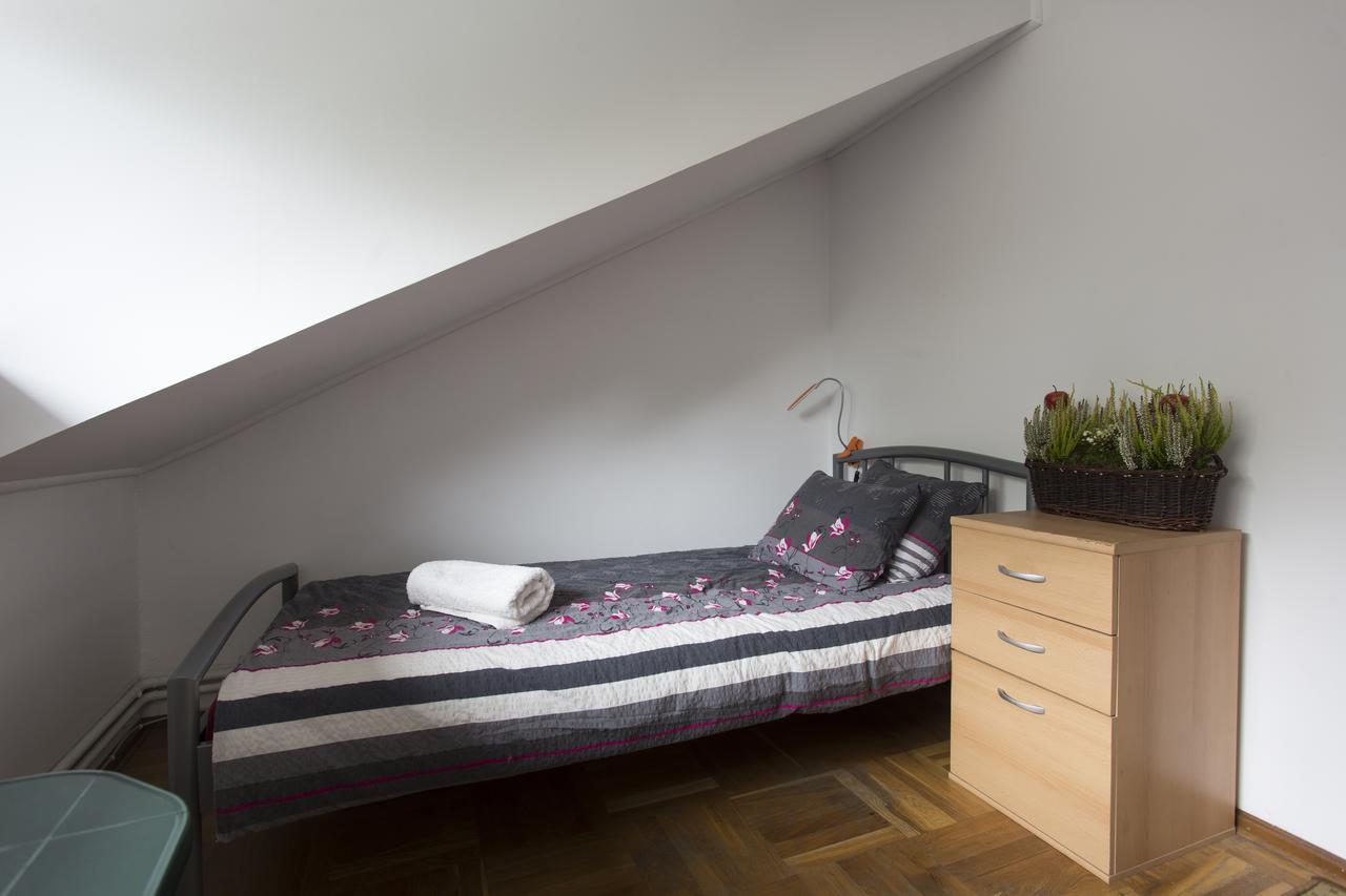 Rent0Nline Brwinow Rooms Dış mekan fotoğraf